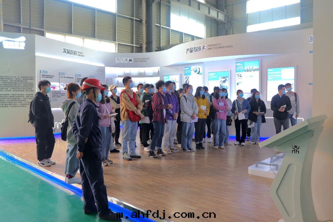 成(chéng)都理(lǐ)工大(dà)學(xué)生(shēng)态环境學(xué)院(yuàn)赴成(chéng)都碩特(tè)环保科技有(yǒu)限公(gōng)司考察，助推校(xiào)企合作(zuò)