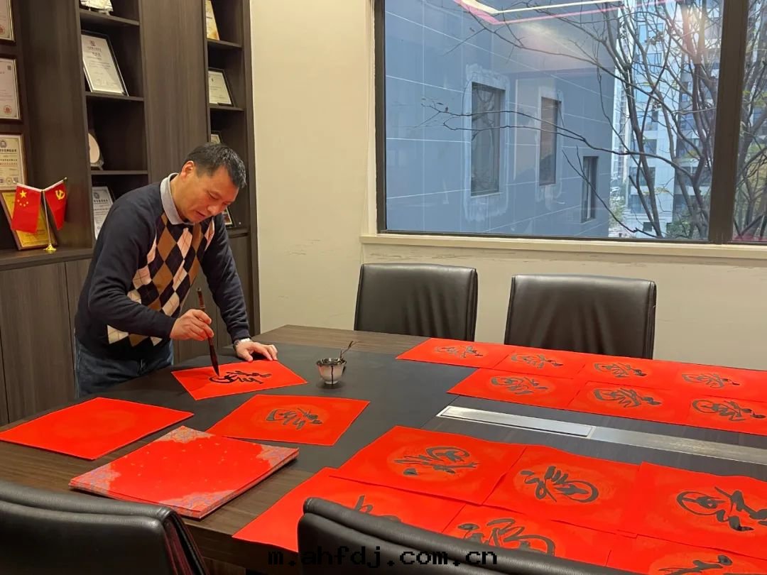 您有(yǒu)一(yī)份新(xīn)春祝福，請查收(shōu)~