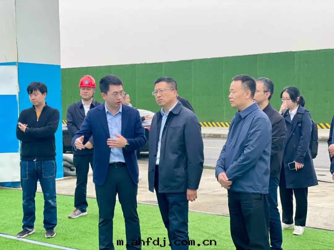 四(sì)川(chuān)證監局(jú)黨委書(shū)記(jì)、局(jú)长(cháng)唐理(lǐ)斌一(yī)行莅臨碩特(tè)科技裝(zhuāng)備制造基地(dì)调研指導