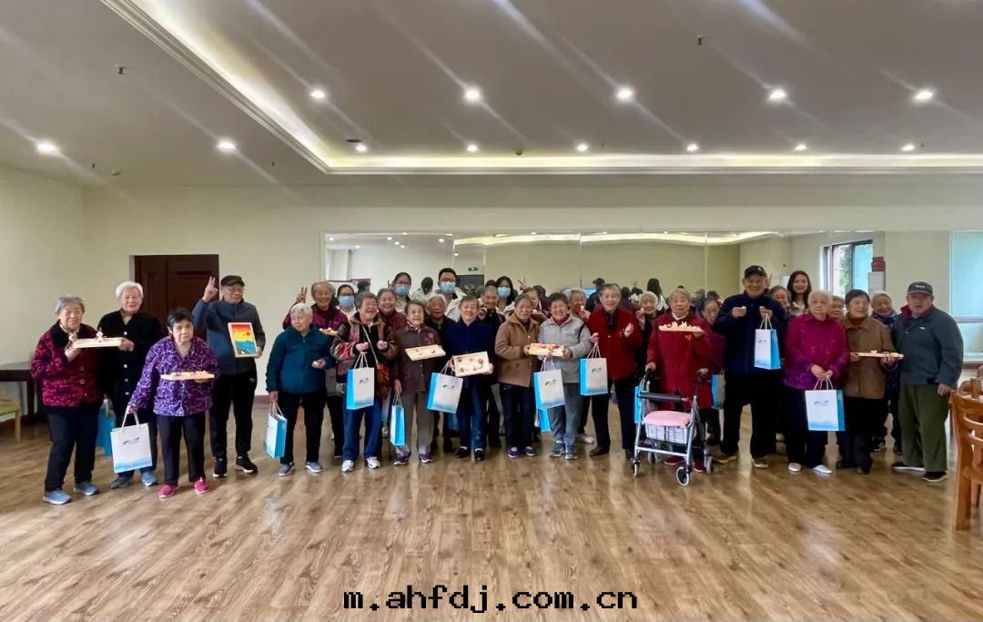 攜手(shǒu)共(gòng)築爱(ài)心(xīn)橋(qiáo)梁(liáng) ——碩特(tè)科技温(wēn)情(qíng)慰問(wèn)成(chéng)都市(shì)第(dì)一(yī)社会福利院(yuàn)